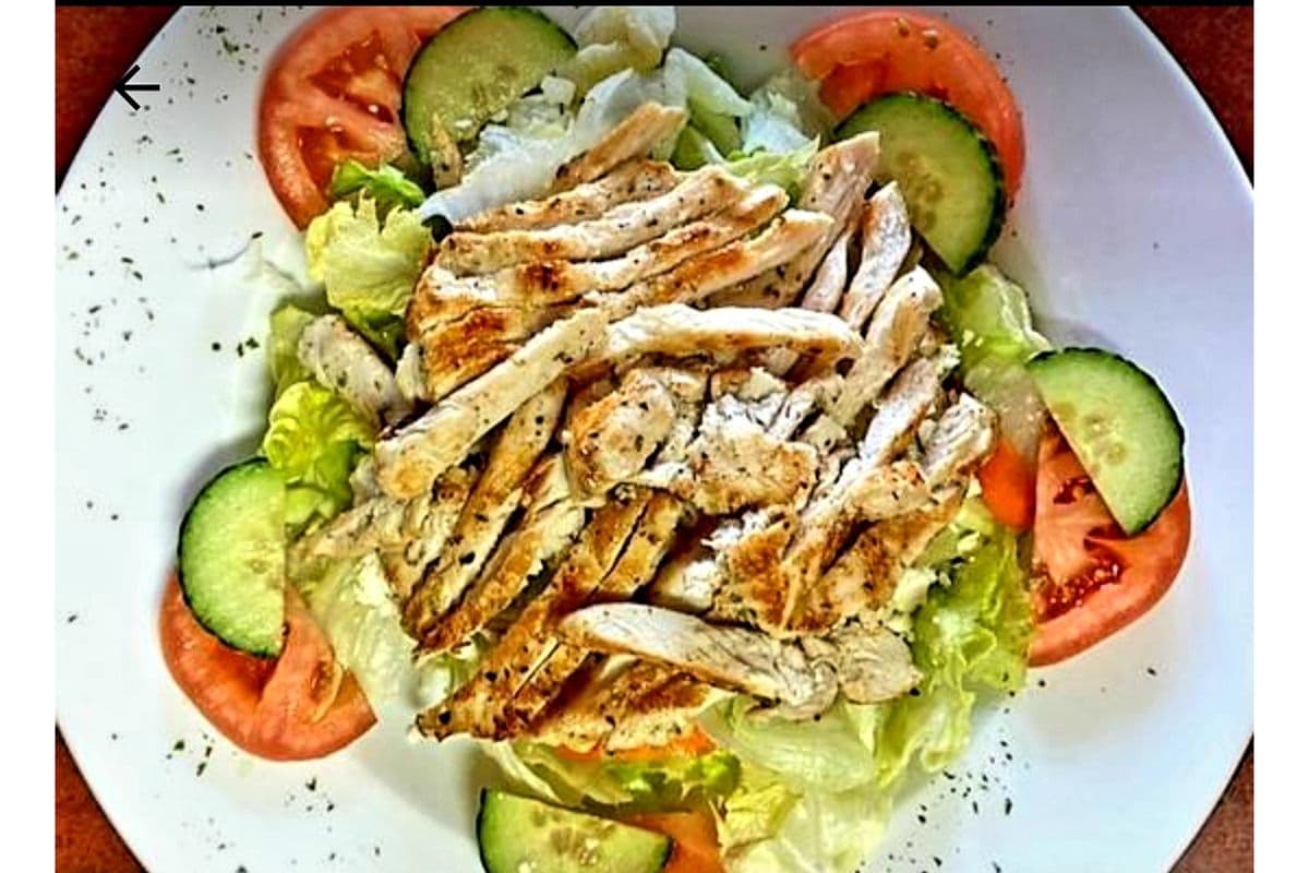 Chicken Garden Salad and Garlic Bread