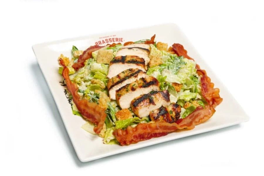 Salade César au poulet grillé et bacon / Grilled Chicken and Bacon Caesar Salad