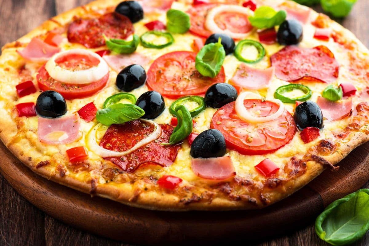 15" Ham and Fresh Tomato Pizza