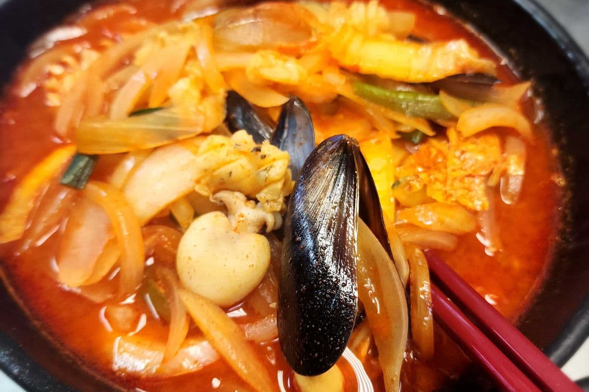 Spicy Noodle Soup (Seafood)