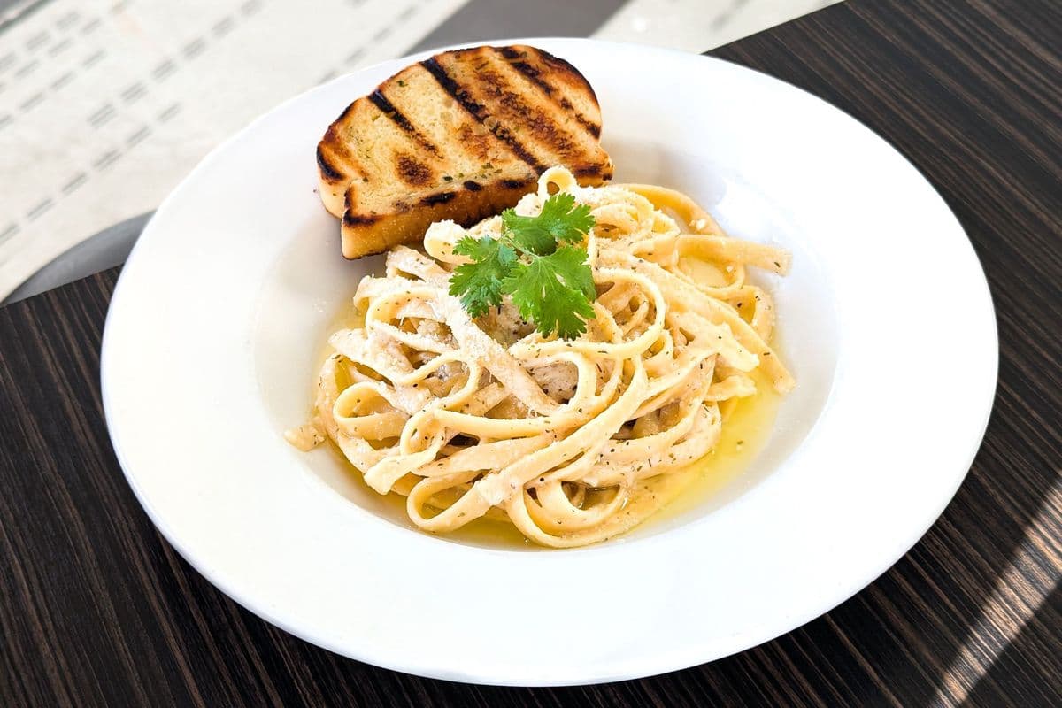 Fettuccine Alfredo