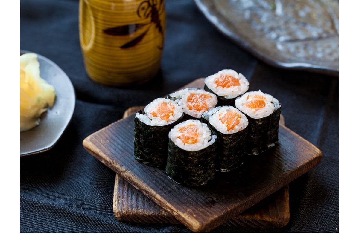 Salmon Roll (6pcs)