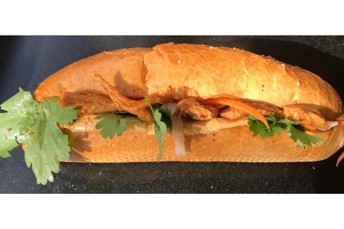 Banh Mi Poulet épicé (10") / Banh Mi Spicy Chicken (10")