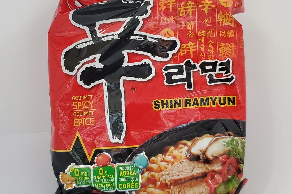 Nongshim Shin Ramyun Spicy Noodles Pouch (120 g)