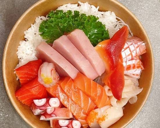 Deluxe Sashimi Rice Bowl / 豪华刺身盖饭