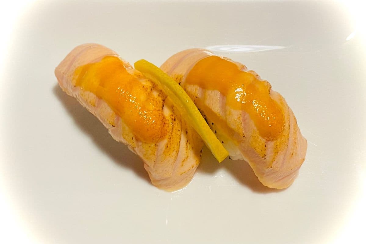 Salmon Aburi (2 pcs)