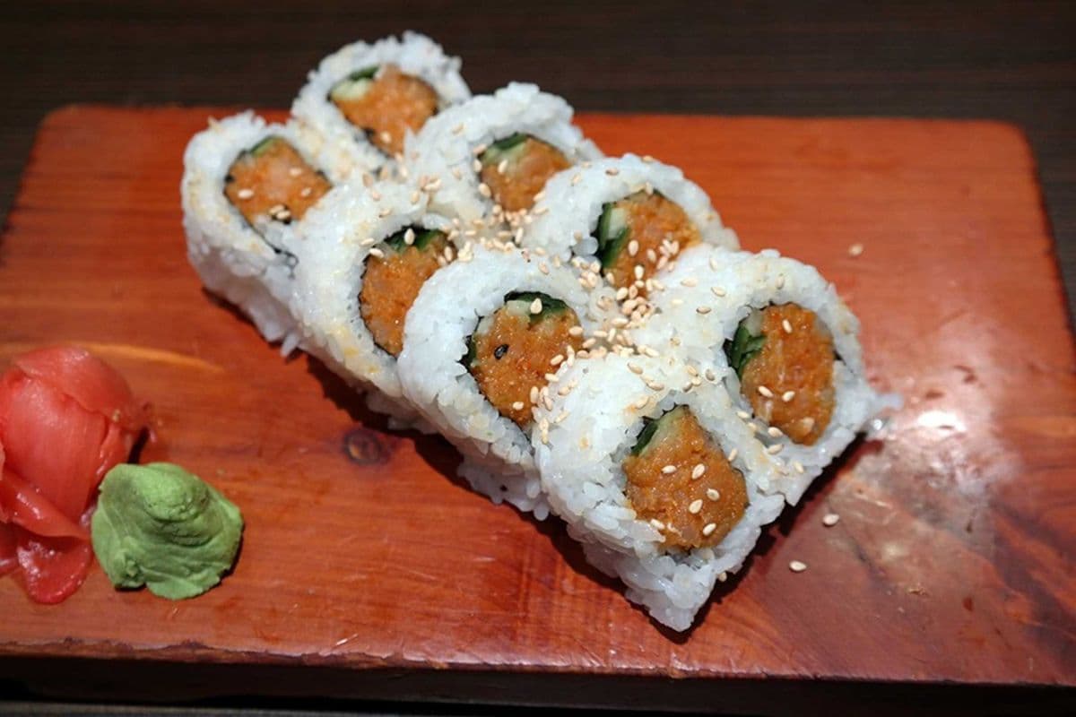 8. Spicy Tuna Roll (8 pcs)
