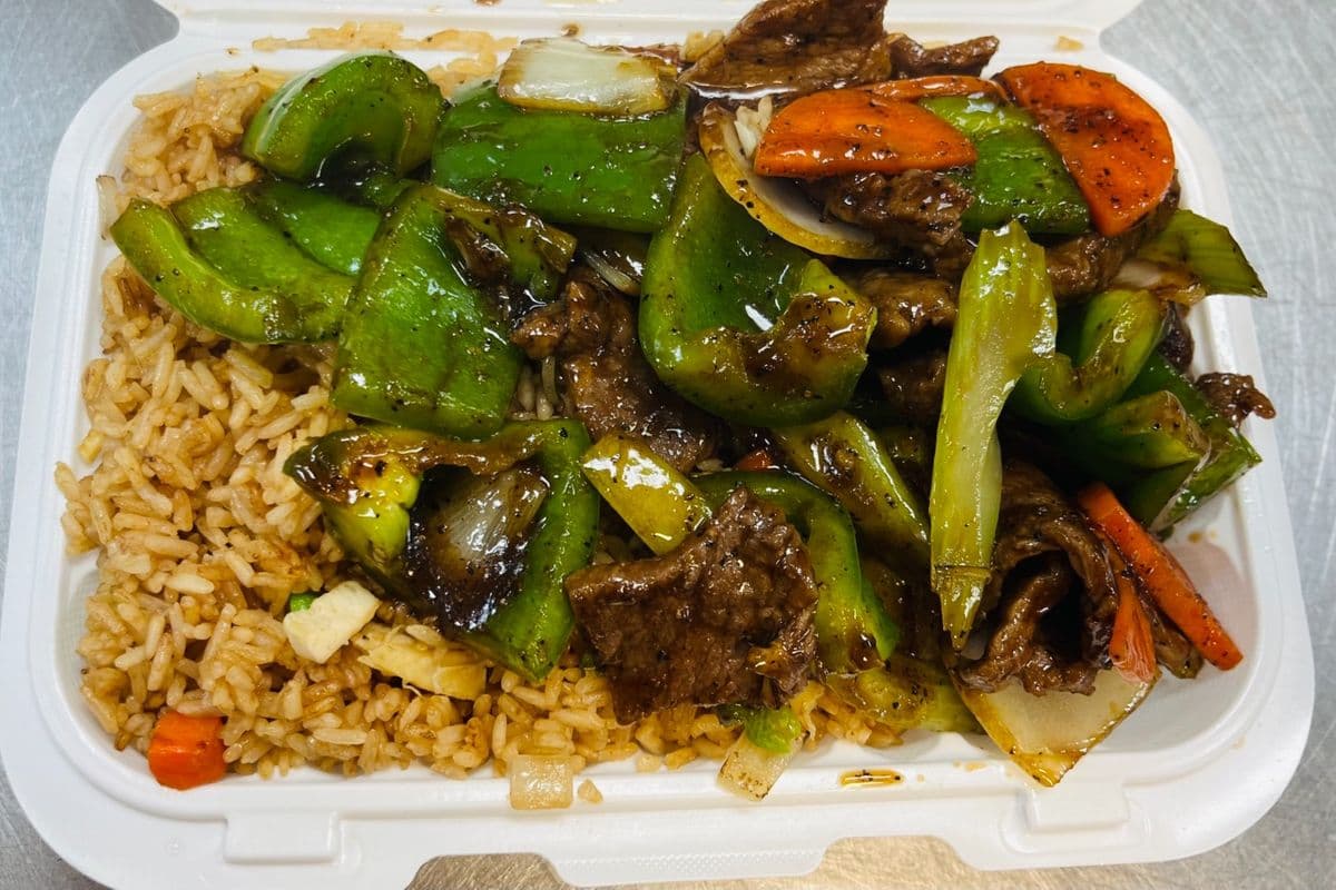 L9. Black Pepper Steak (or Chicken) and Veg Spring Roll