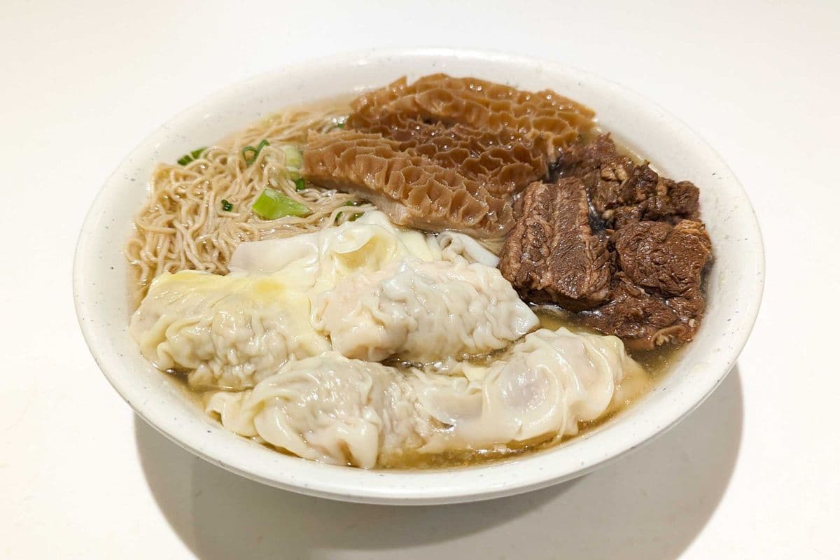 178 Assorted Beef and Shrimp Meat Dumpling with Noodle in Soup 柱侯牛雜水餃麺