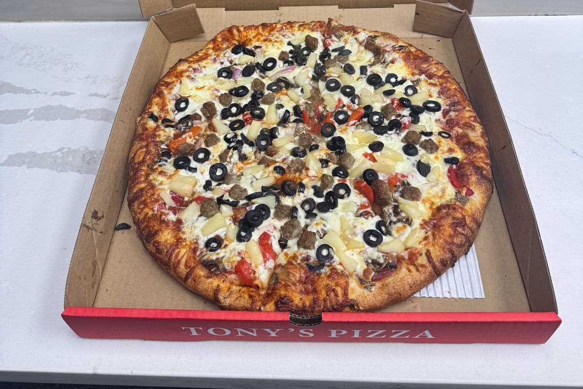 17" X-Large Cecilian Pizza