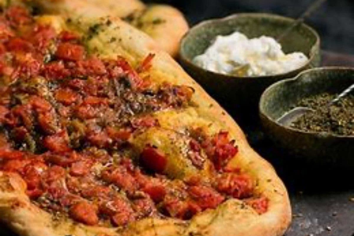 Cedar Pie (Tomato + Onion + Olive Oil)