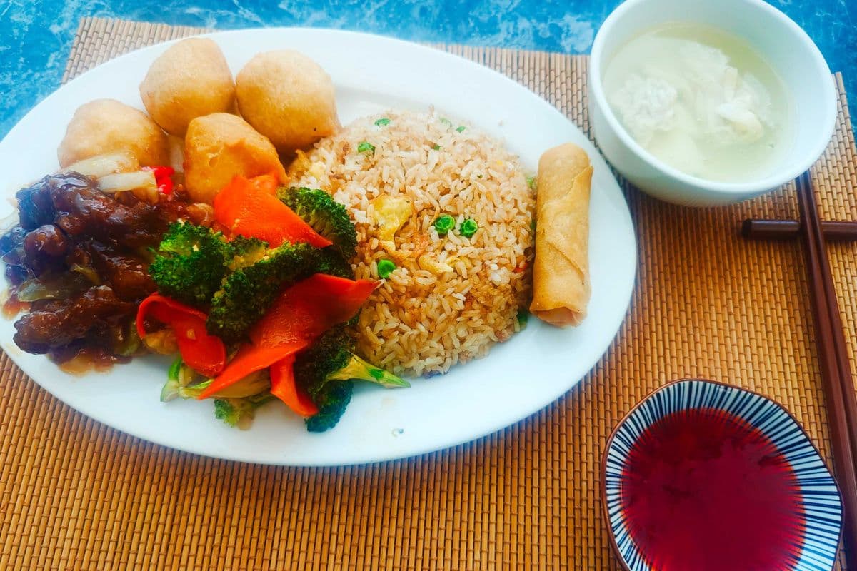 F Special Combination F (free mini wontons)