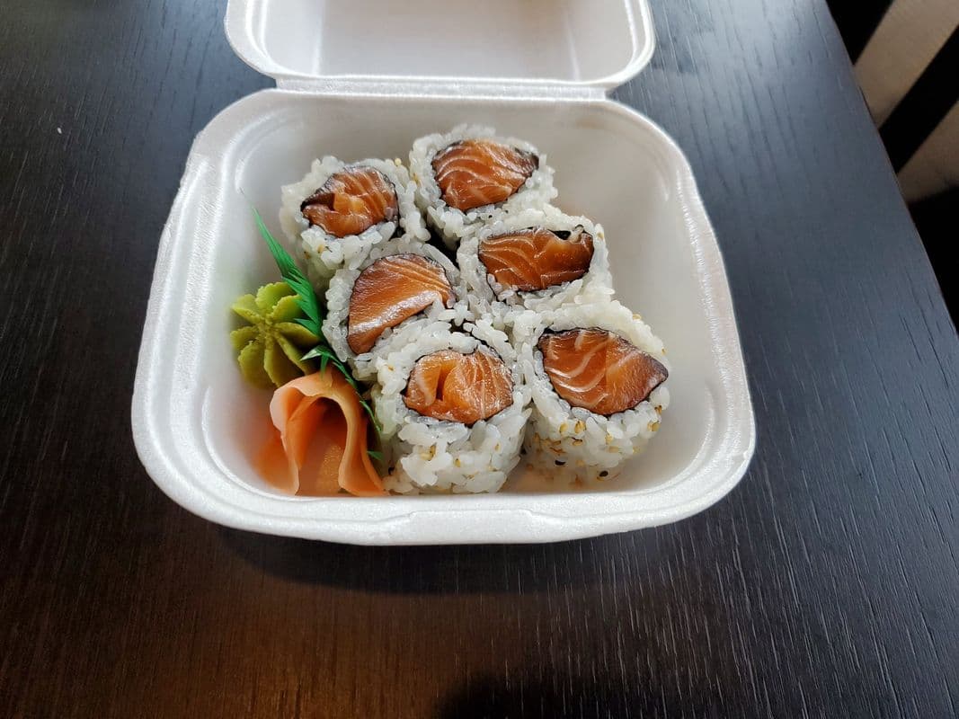69. Salmon Roll (6 pcs)