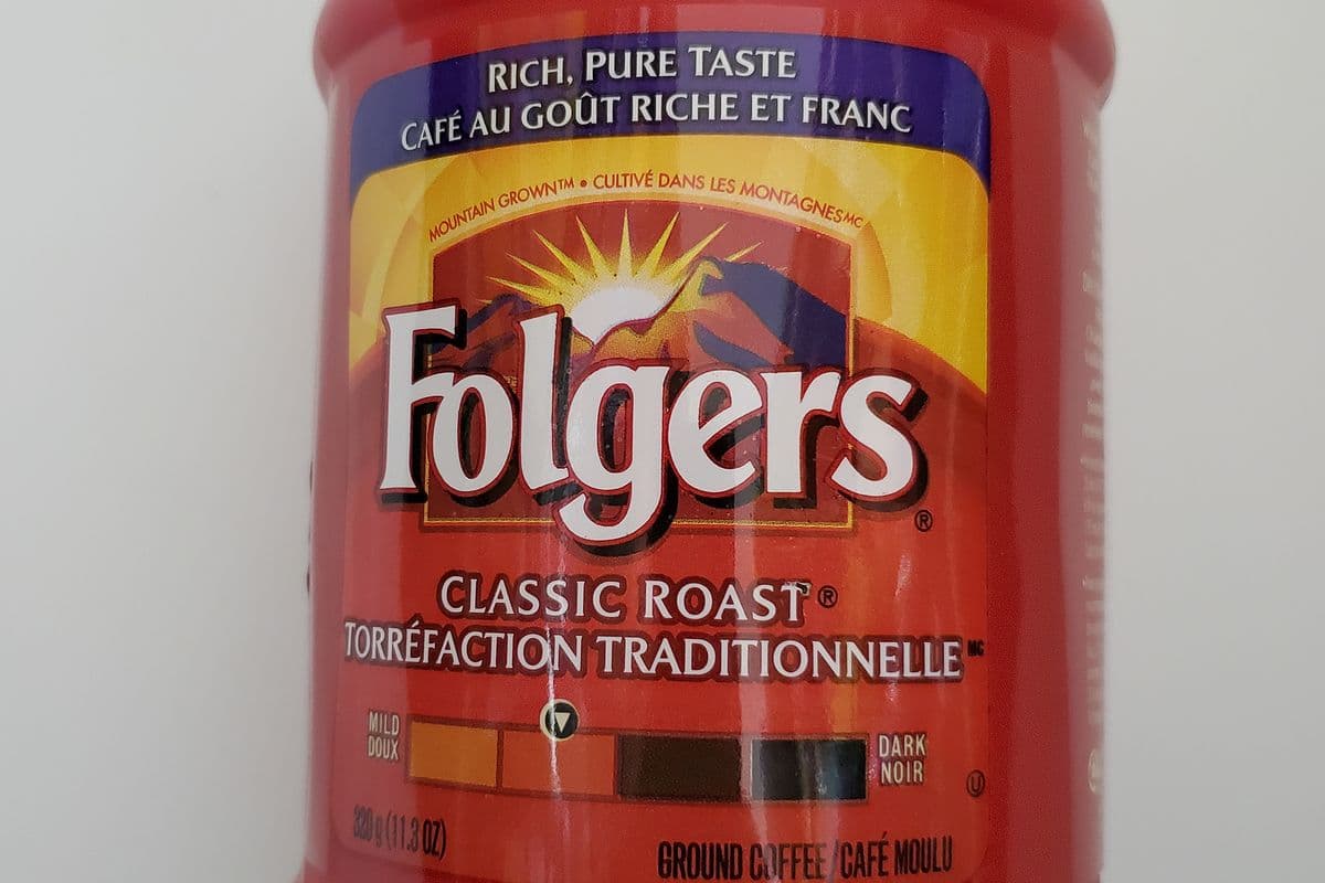 Folgers Classic Roast Coffee (900g)