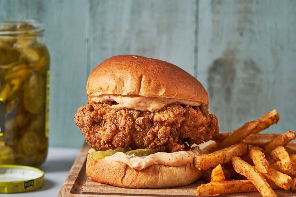 Mania's Classic Chicken Sandwich
