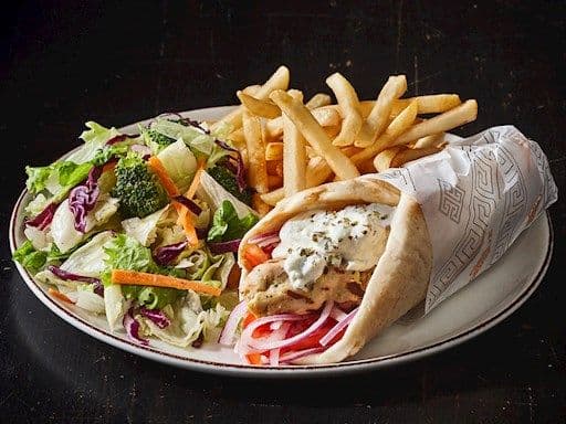Chicken Souvlaki Pita Plate / Assiette souvlaki pita au poulet