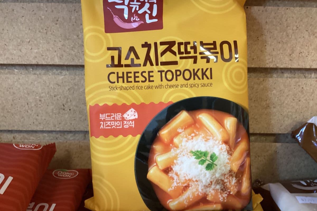 DONGWON Spicy Cheese Flavoured Topokki