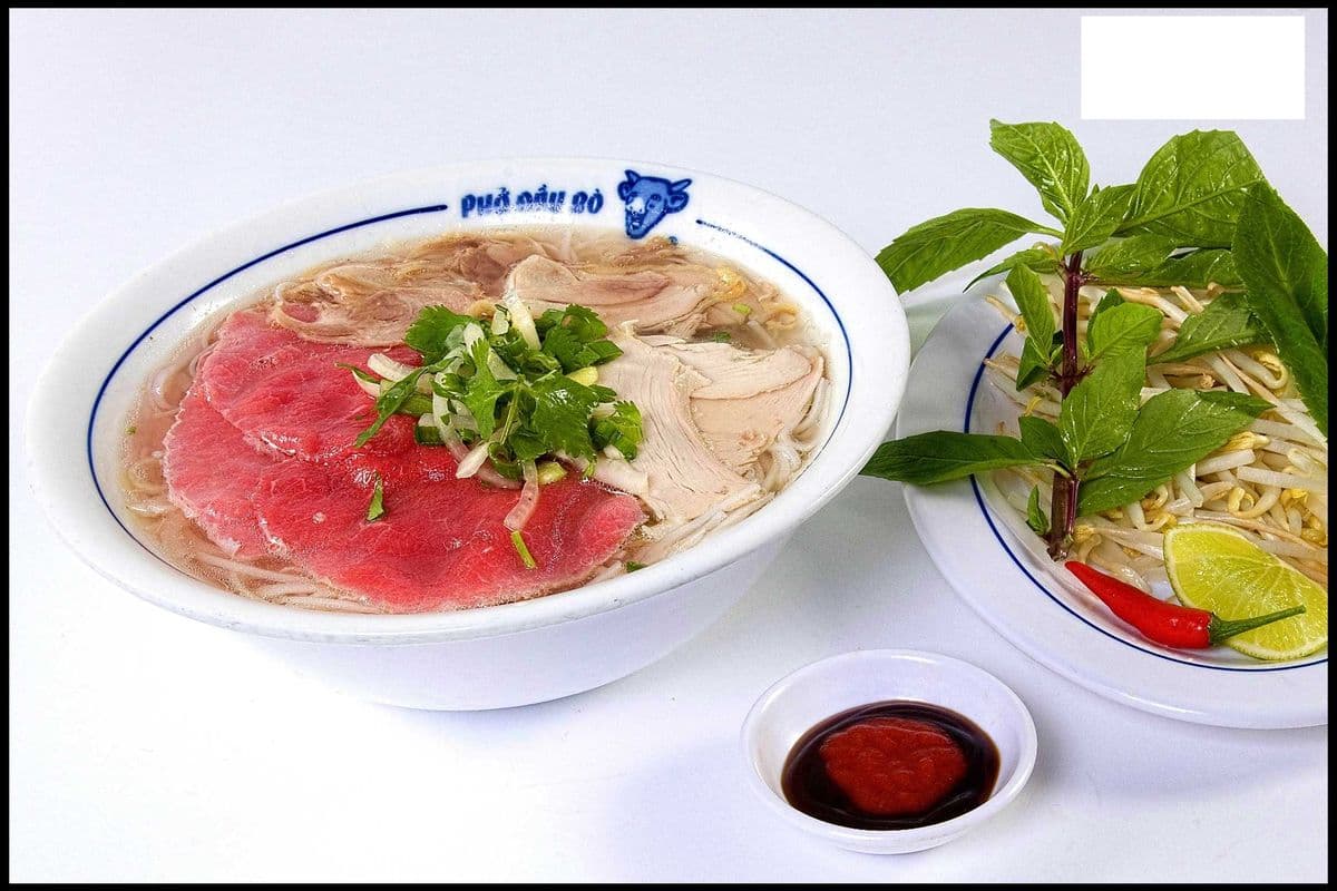 345. Chicken and Rare Beef Rice Noodle Soup