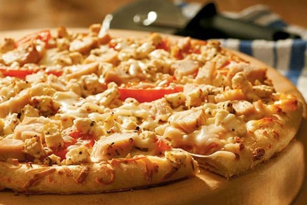 12" Medium Shawarma Chicken Pizza with One Creamy Garlic Dip