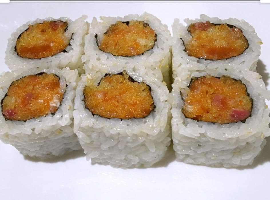 19.Spicy Salmon Roll 8pcs (320 Cal)