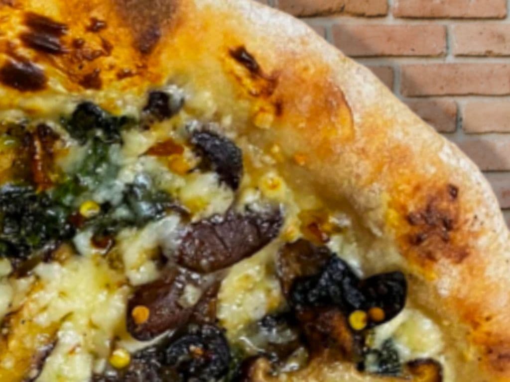 GARLIC MUSHROOM BRUNCH PIZZA 10"