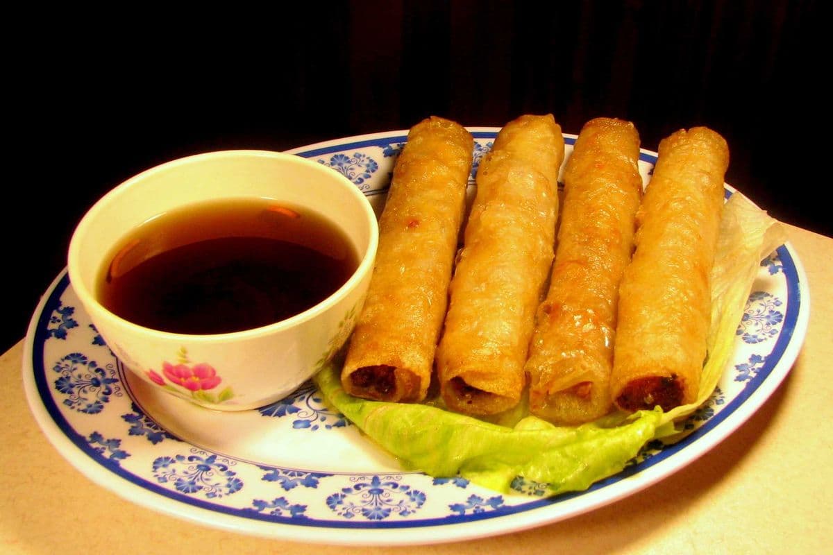 2. Vietnamese Spring Rolls (4 pcs)