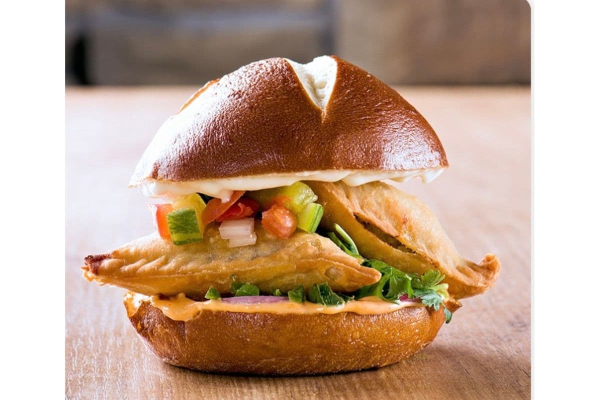 Samosa Burger (2 pcs)