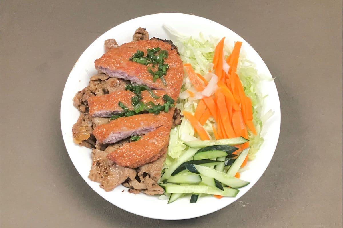 B5. Grilled Lemongrass Pork Slices & Minced Pork on Vermicelli / Bún Thịt Nướng Nem Nướng