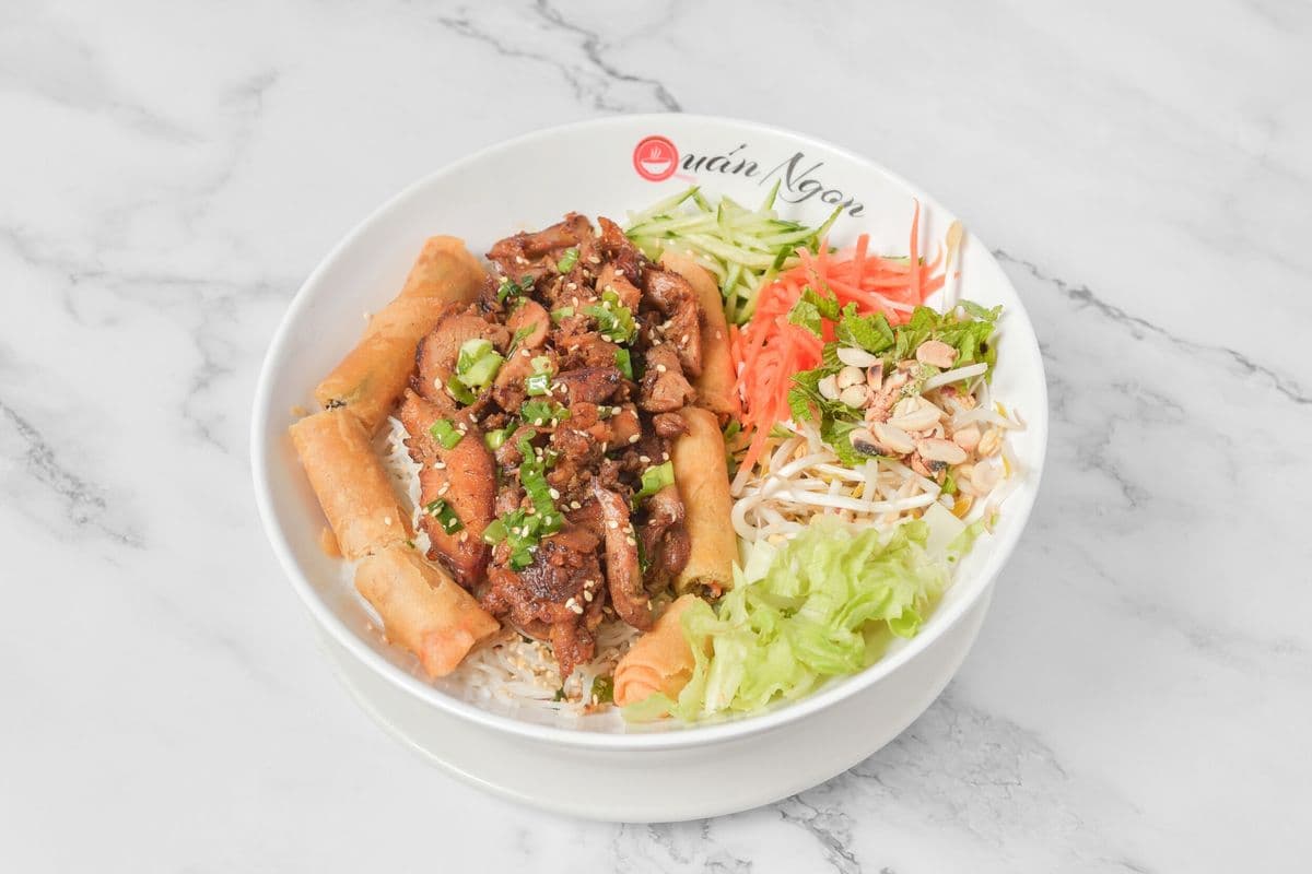 D4. Grilled Lemongrass Chicken Vermicelli