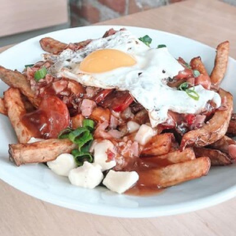 Québec - Poutine Cabane à Sucre / Quebec - Sugar Shack Poutine