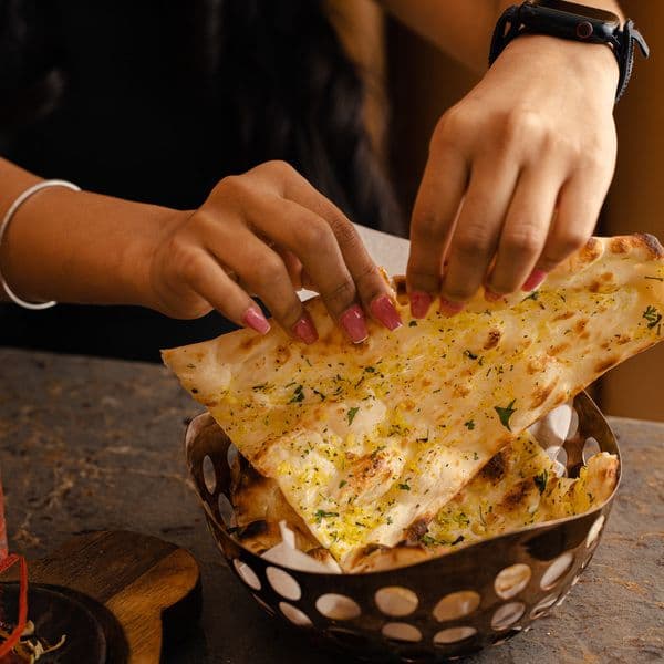 GARLIC BASIL NAAN