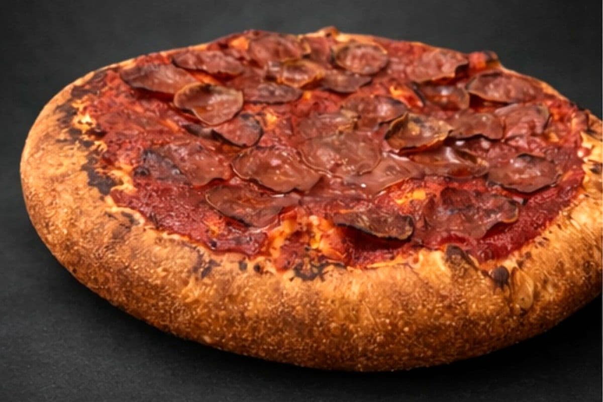 Medium Super pepperoni deep dish pizza