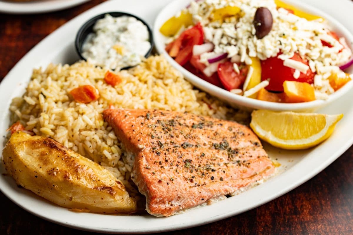 8oz Salmon Filet Dinner