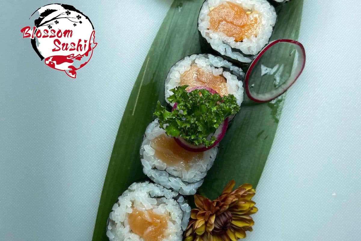 Salmon Roll (6 pcs)