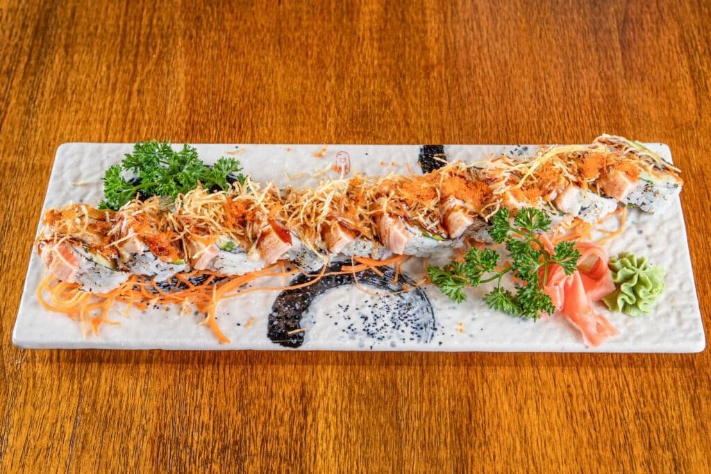 SR8.Salmon Tataki Roll (half cooked) (10 Pcs)