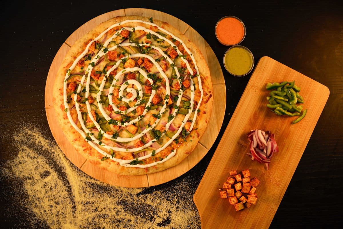 Tikka Paneer/Chicken Pizza