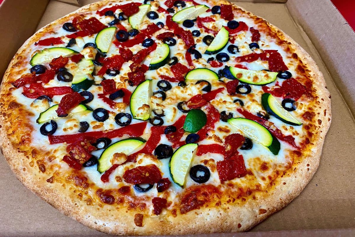 14" Large Mediterranean Pizza