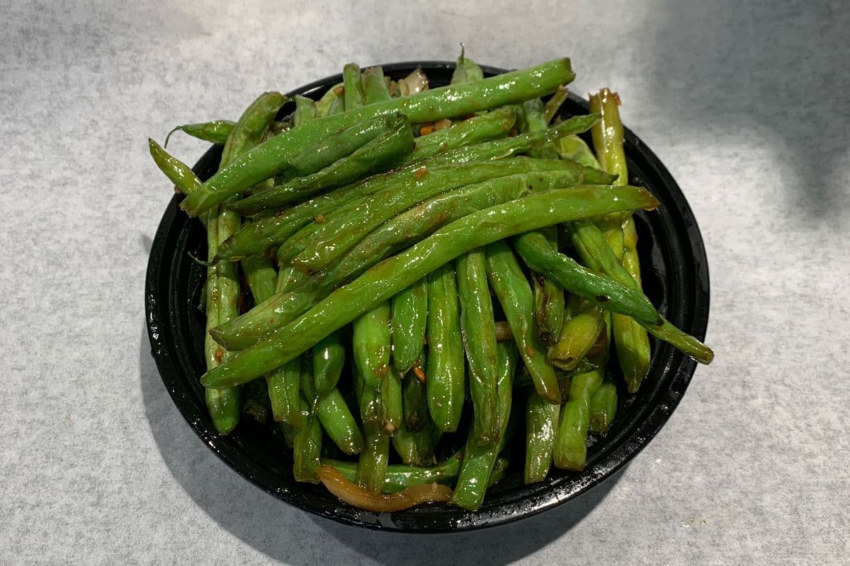 Stir fried green beans with garlic sauce