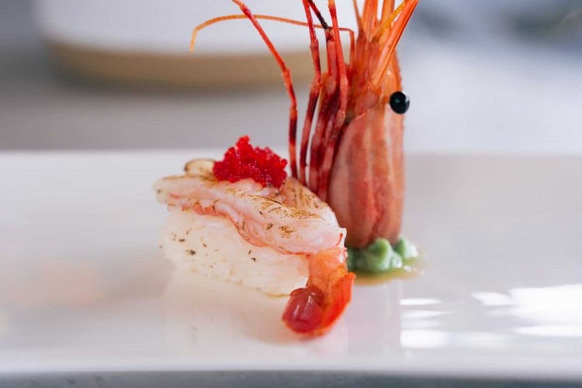 Amaebi aburi nigiri