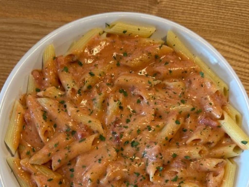Penne Rose, Two Breadsticks & Italian Soda Combo