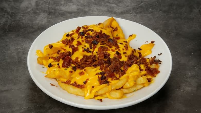 Smoky Bacon Cheese Fries 🥓