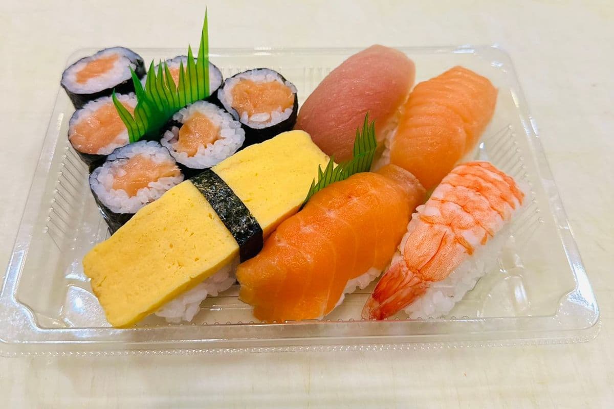Assorted Sushi (11 pcs)