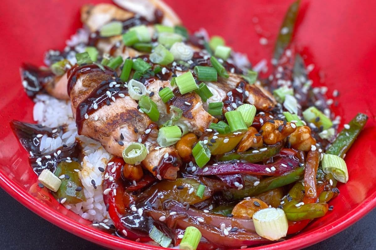 Hoisin Chicken and Cashew Stir Fry Bowl