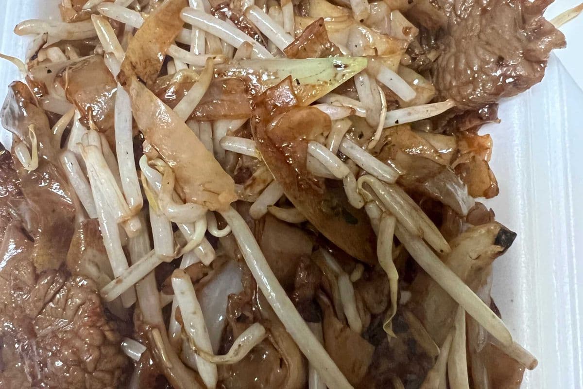 42a. Big Rice Noodles with Beef