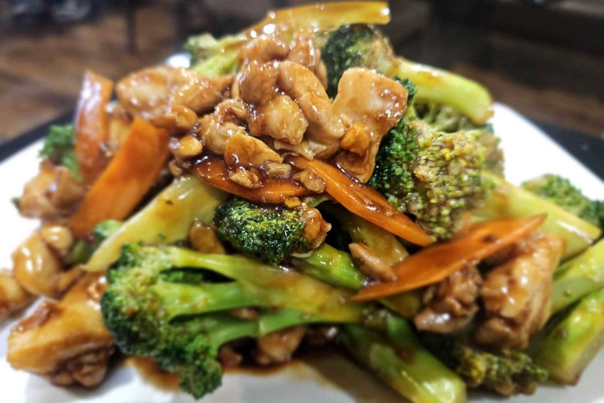 C6. Chicken and Mixed Vegetables (什菜鸡丁)