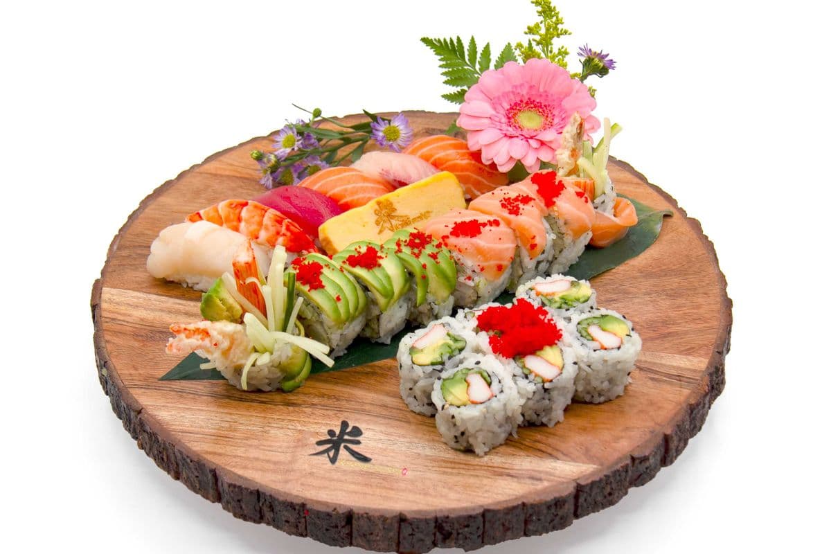A10. Assorted Sushi and Roll (20pcs)