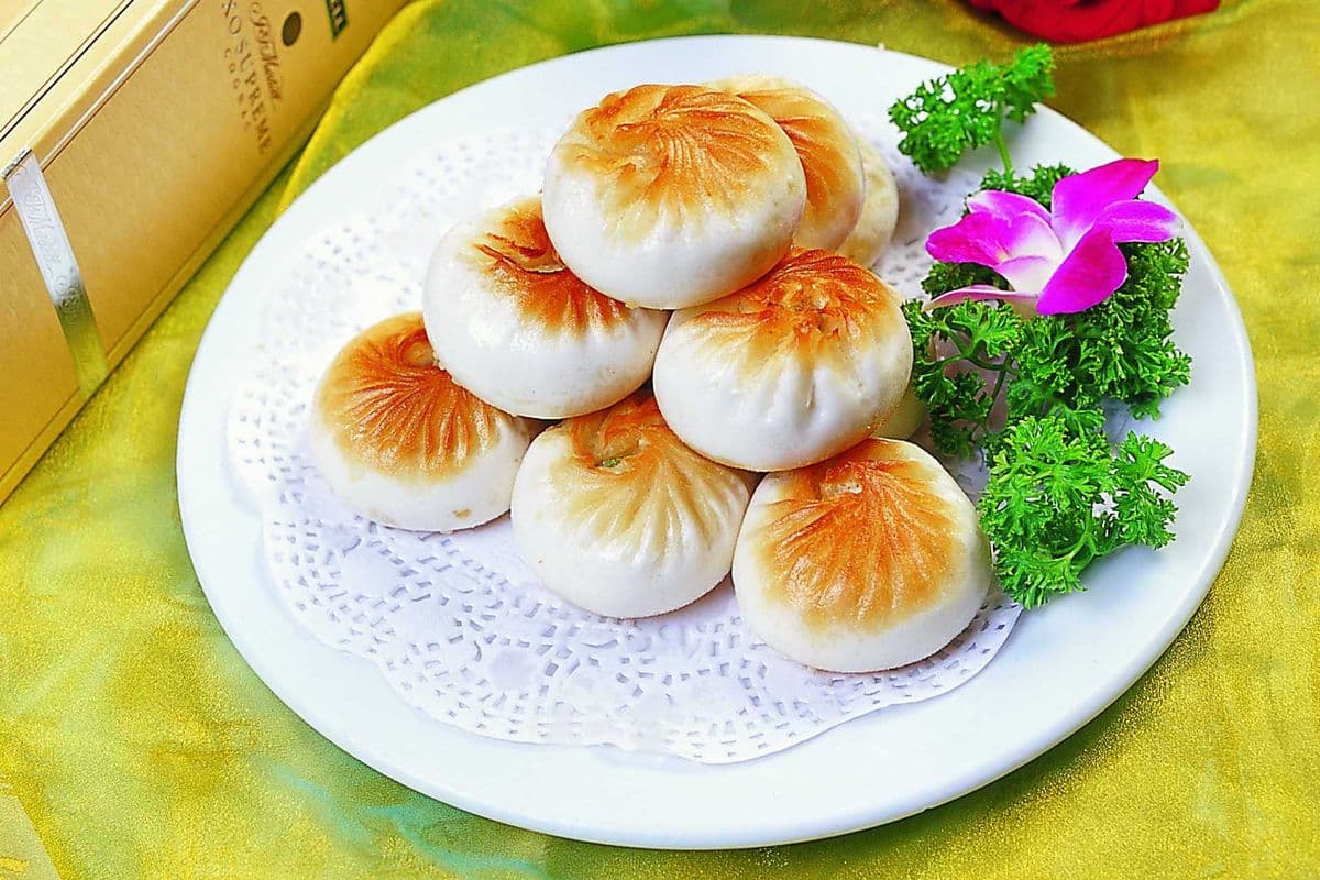 8. Pan-Fried Bun (4 pcs) 黄金香煎包