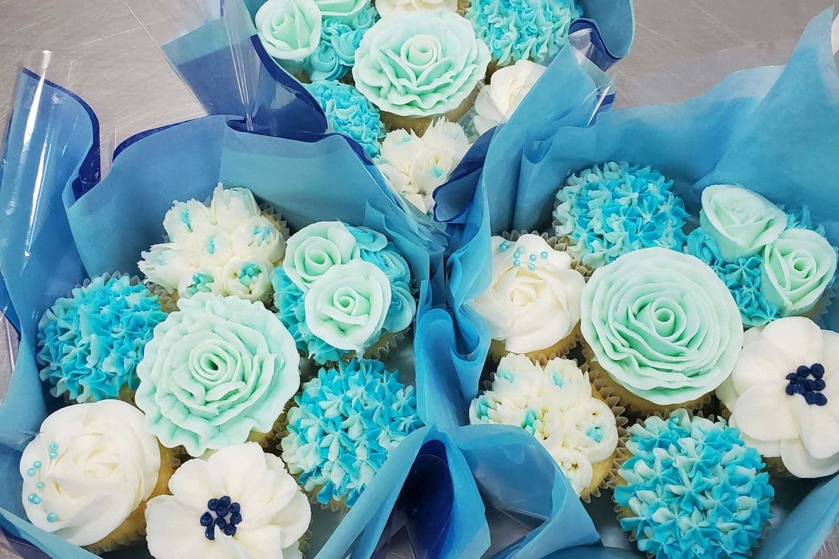 Bouquets in Blues (1 x 7 cupcakes)
