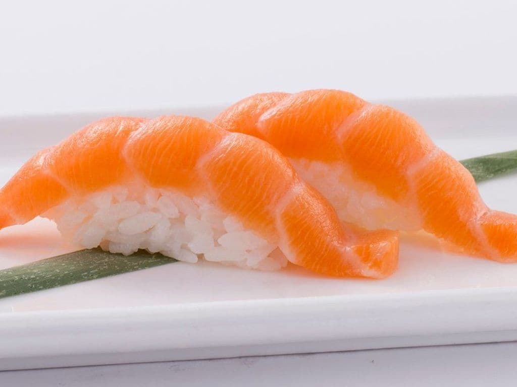 Salmon Sushi (3 Pcs)