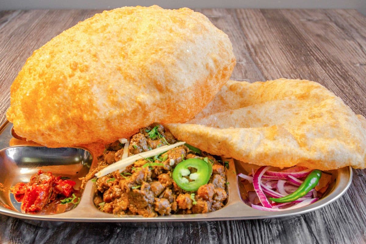 Chana and bhatura (12 oz)